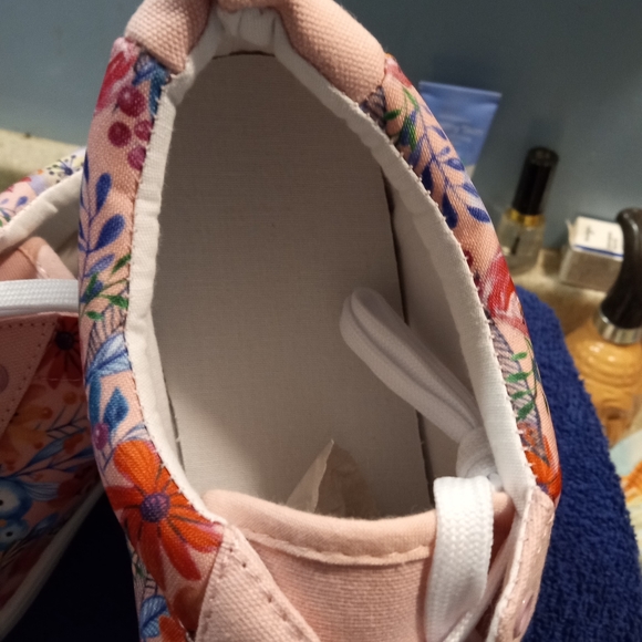 Woman's peach/flowers sneakers - Picture 3 of 6